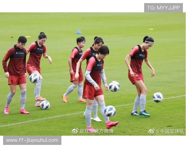 足球激情绽放青岛中秋月 明星球员与市民共庆佳节欢乐盛宴